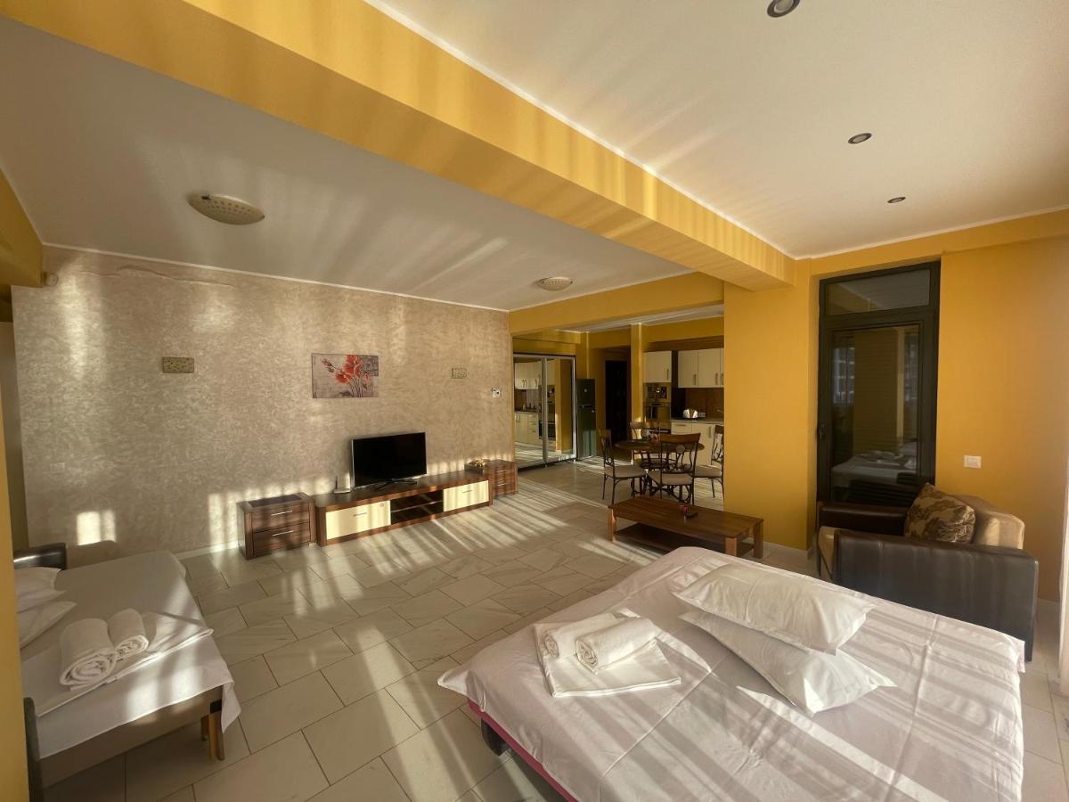Sophia Lake View Suite مامايا المظهر الخارجي الصورة