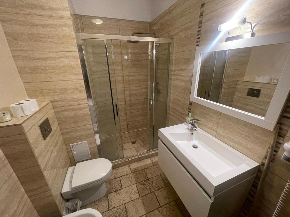 Sophia Lake View Suite مامايا المظهر الخارجي الصورة