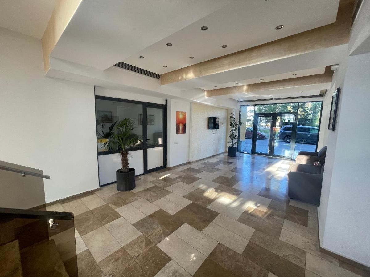 Sophia Lake View Suite مامايا المظهر الخارجي الصورة