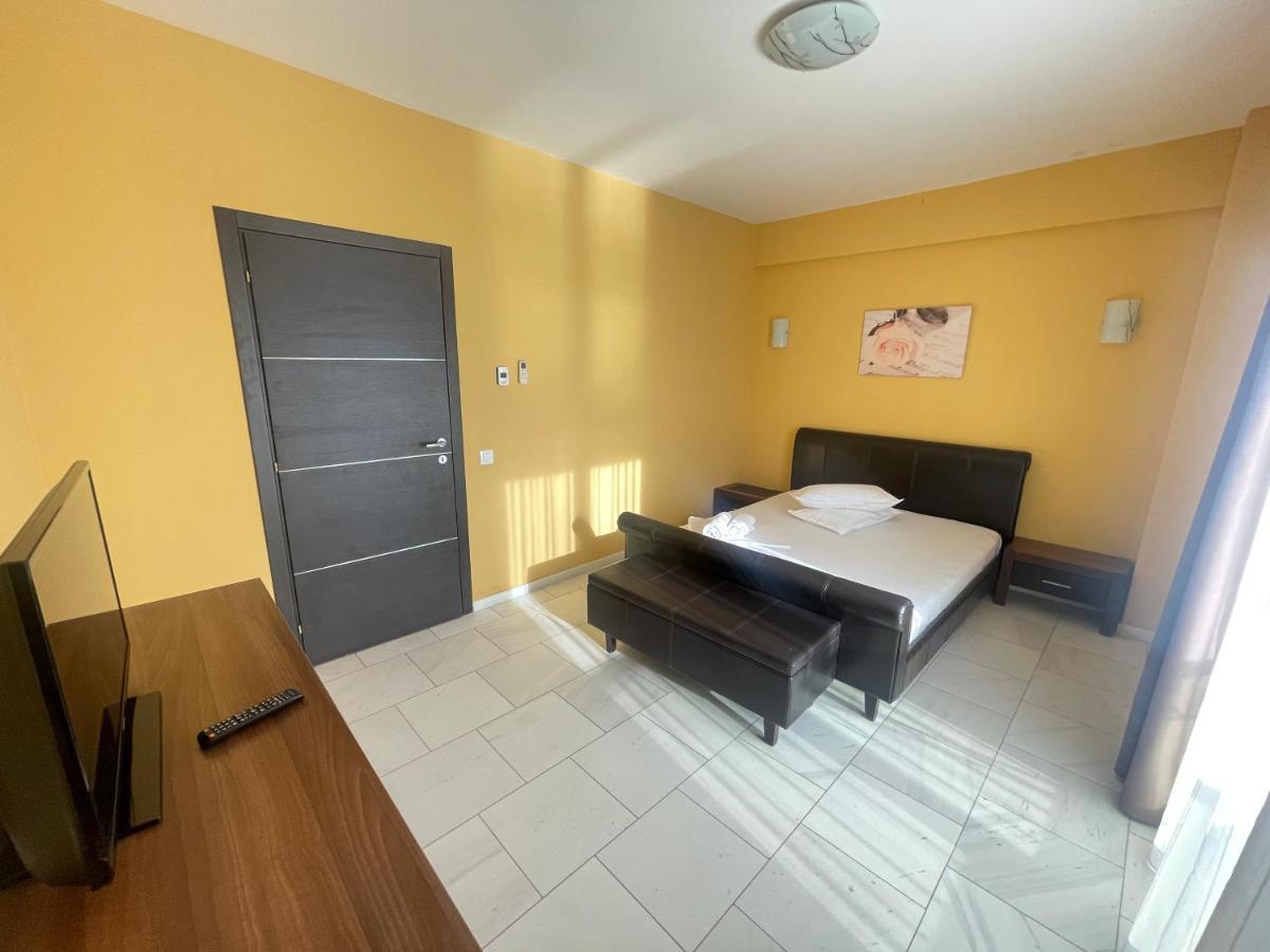 Sophia Lake View Suite مامايا المظهر الخارجي الصورة